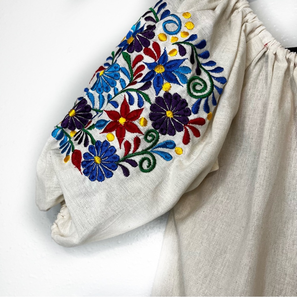 Mexican Embroidered Floral blouse NWOT - Picture 4 of 7